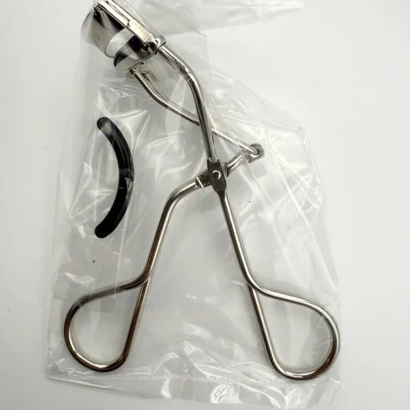 NWT Shu Uemura Eyelash Curler with Silver Finish - Picture 4 of 6